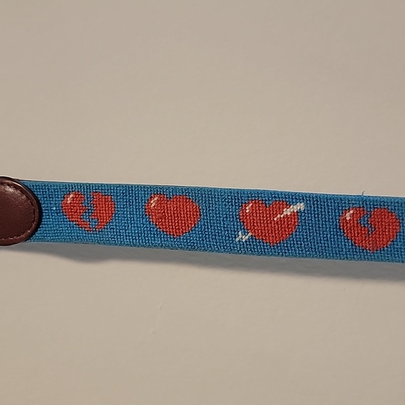 Tucker Blair needlepoint leather blue and red hearts size 34 heart knit - Picture 4 of 8